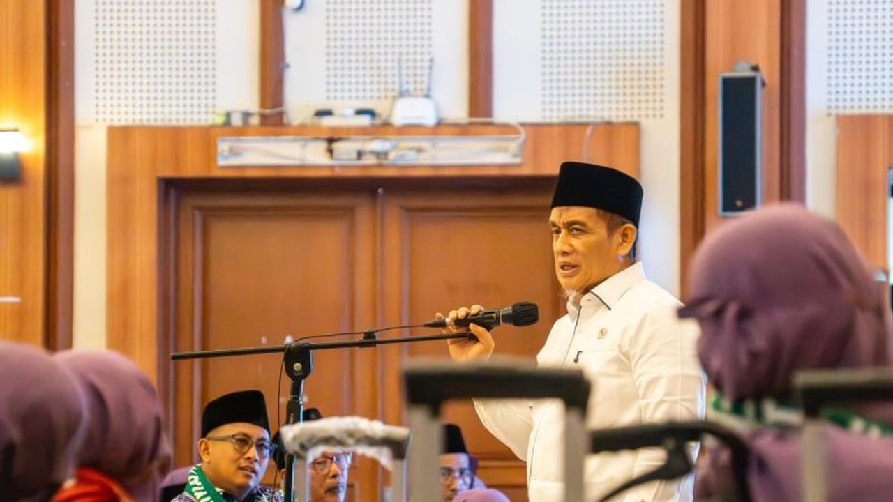 Perjalanan hidup Romo Syafi'i, dari seorang pengantar jamaah haji yang sederhana hingga menjadi Wakil Menteri Agama, penuh inspirasi dan pengabdian.