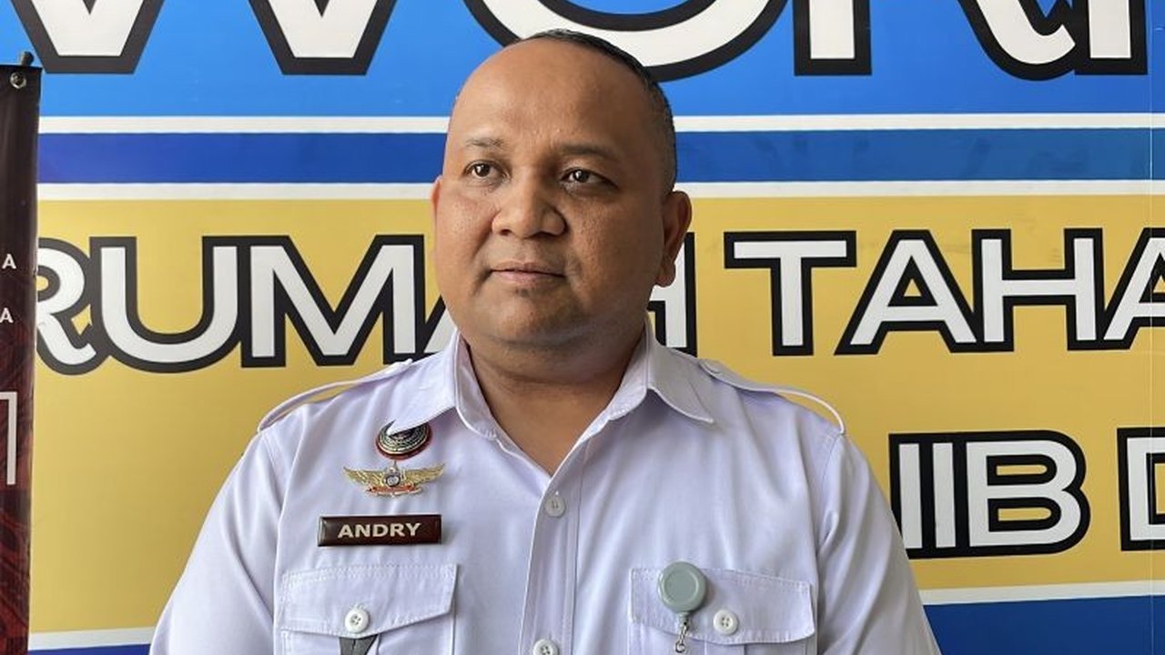 Rumah Tahanan Negara (Rutan) Kelas IIB Donggala melatih Warga Binaan Pemasyarakatan (WBP) membuat kerajinan tangan untuk bekal kemandirian pasca-penjara, meningkatkan kreativitas dan produktivitas.