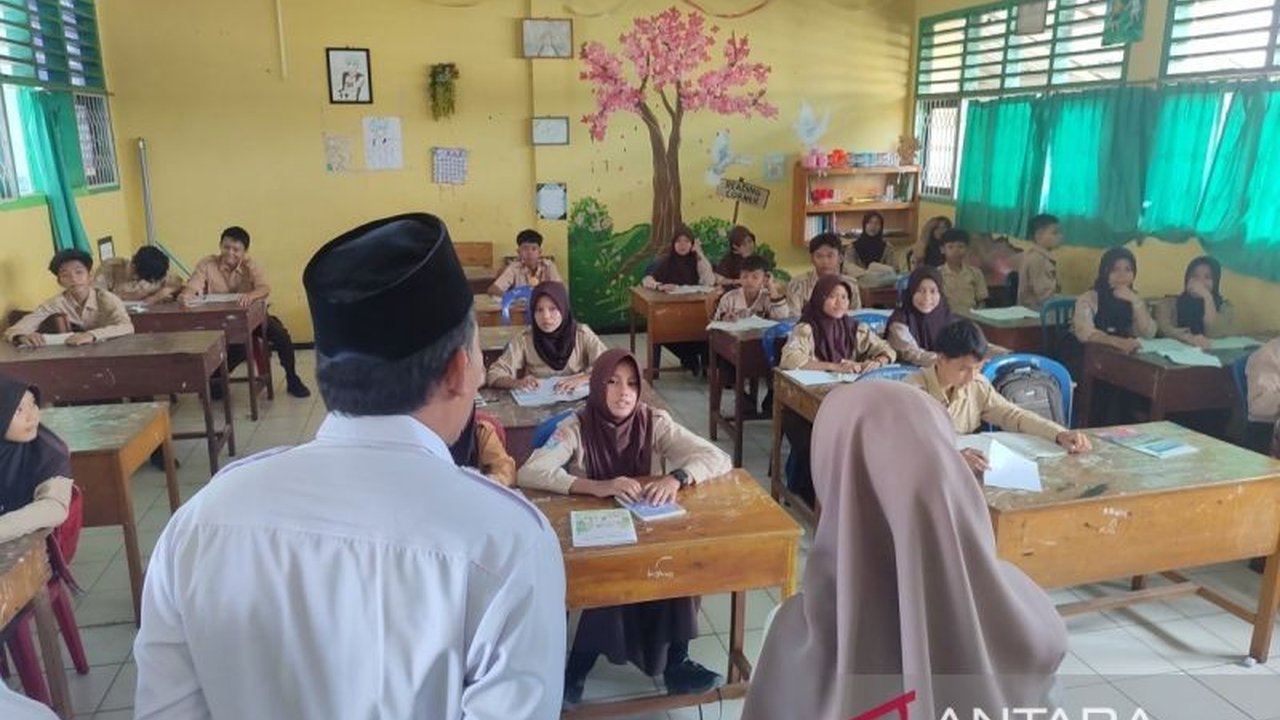 Lima kabupaten di Bengkulu, yaitu Bengkulu Tengah, Kepahiang, Bengkulu Selatan, Kaur, dan Bengkulu Utara, siap menerapkan program Sekolah Rakyat yang digagas Presiden Prabowo Subianto, menawarkan pendidikan gratis bagi siswa SMA sederajat.