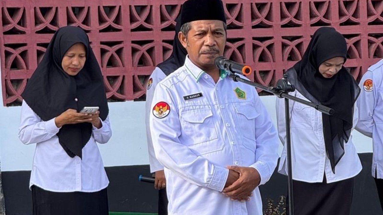 Kemenag Kota Baubau, Sulawesi Tenggara, memaksimalkan peran 43 penyuluh agama Islam untuk pembinaan umat, meskipun terkendala jumlah dan regulasi rekrutmen.