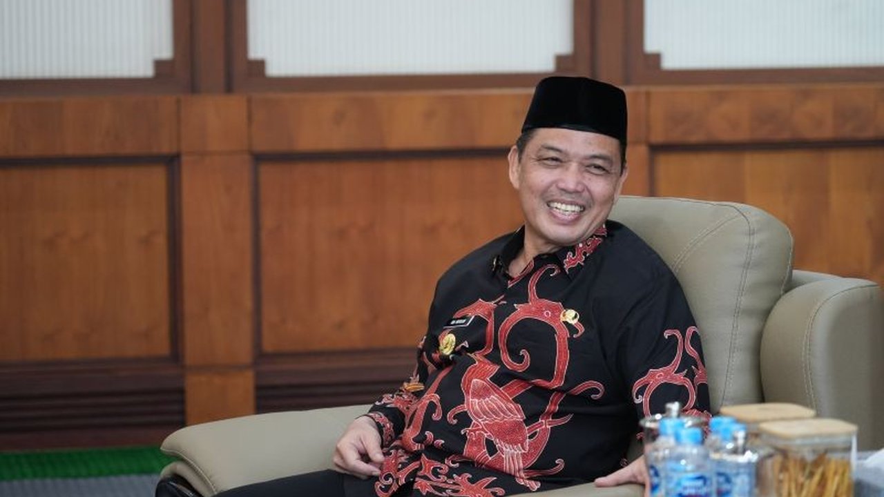 Pemerintah Provinsi Kalimantan Barat (Pemprov Kalbar) gencar membangun kemandirian energi dan akses digital di desa-desa tertinggal untuk mendukung hilirisasi industri dan transformasi digital.