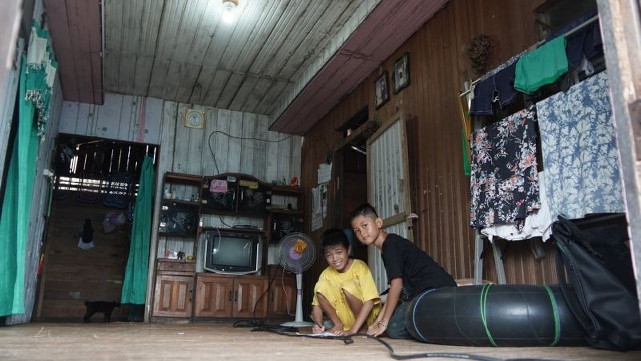 PT PLN UID Kalselteng dan Pemkab Barito Selatan berkolaborasi menyukseskan program Listrik Desa, menerangi 12 desa di empat kecamatan dan memberdayakan 1.504 pelanggan.