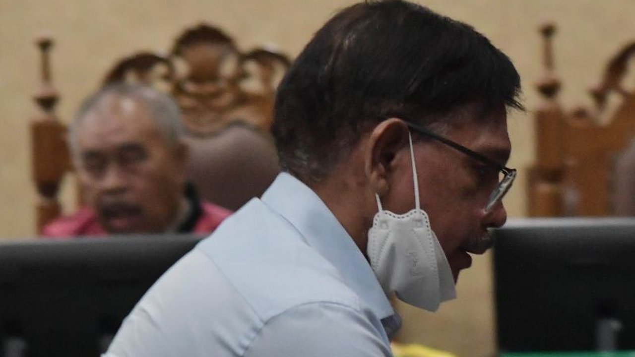 Mahkamah Agung menolak peninjauan kembali Johnny Plate dalam kasus korupsi BTS Kominfo, sehingga hukuman 15 tahun penjara dan denda tetap berlaku.