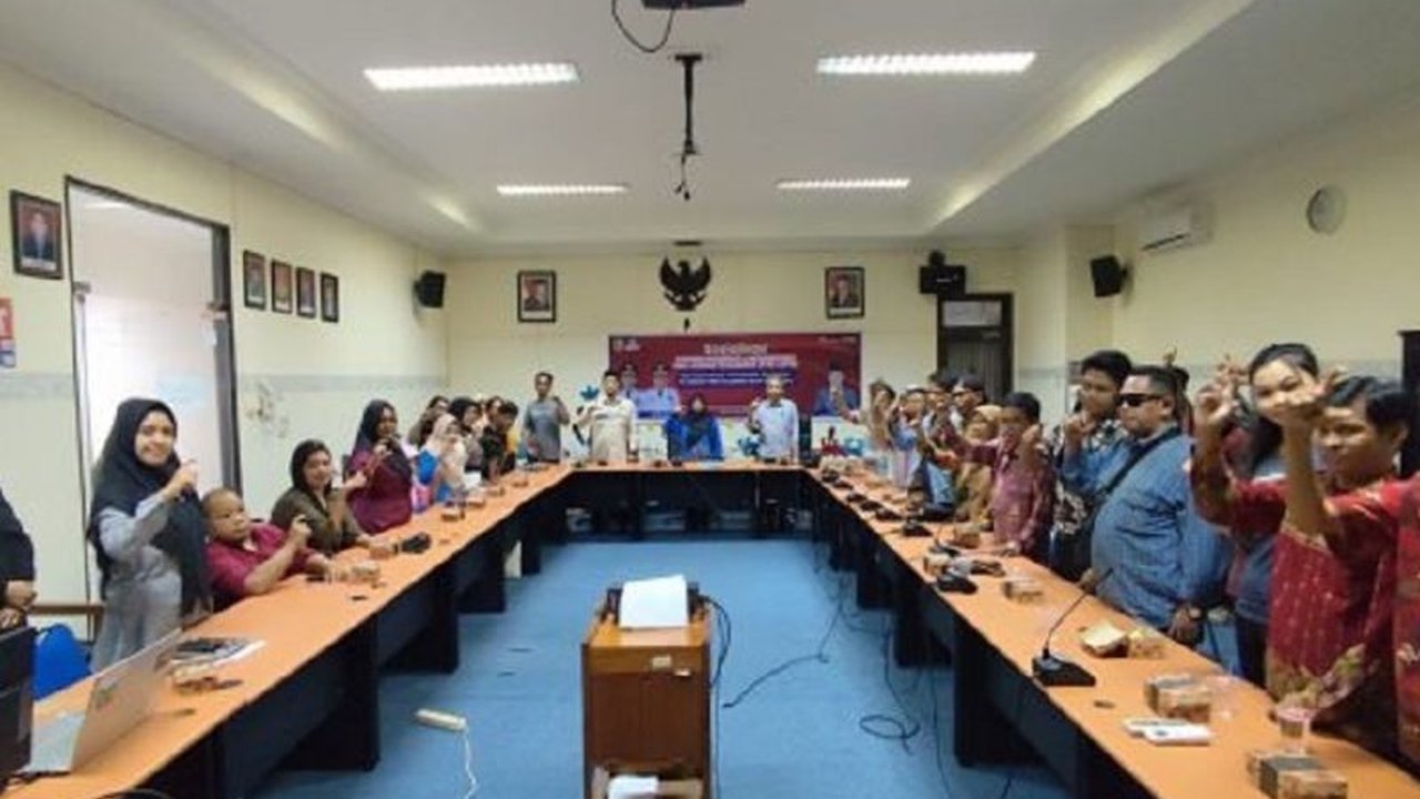 Pemerintah Kota Palangka Raya melalui Diskominfo meningkatkan peran penyandang disabilitas dalam akses dan partisipasi keterbukaan informasi publik melalui sosialisasi dan pelatihan penggunaan aplikasi SP4N-LAPOR.