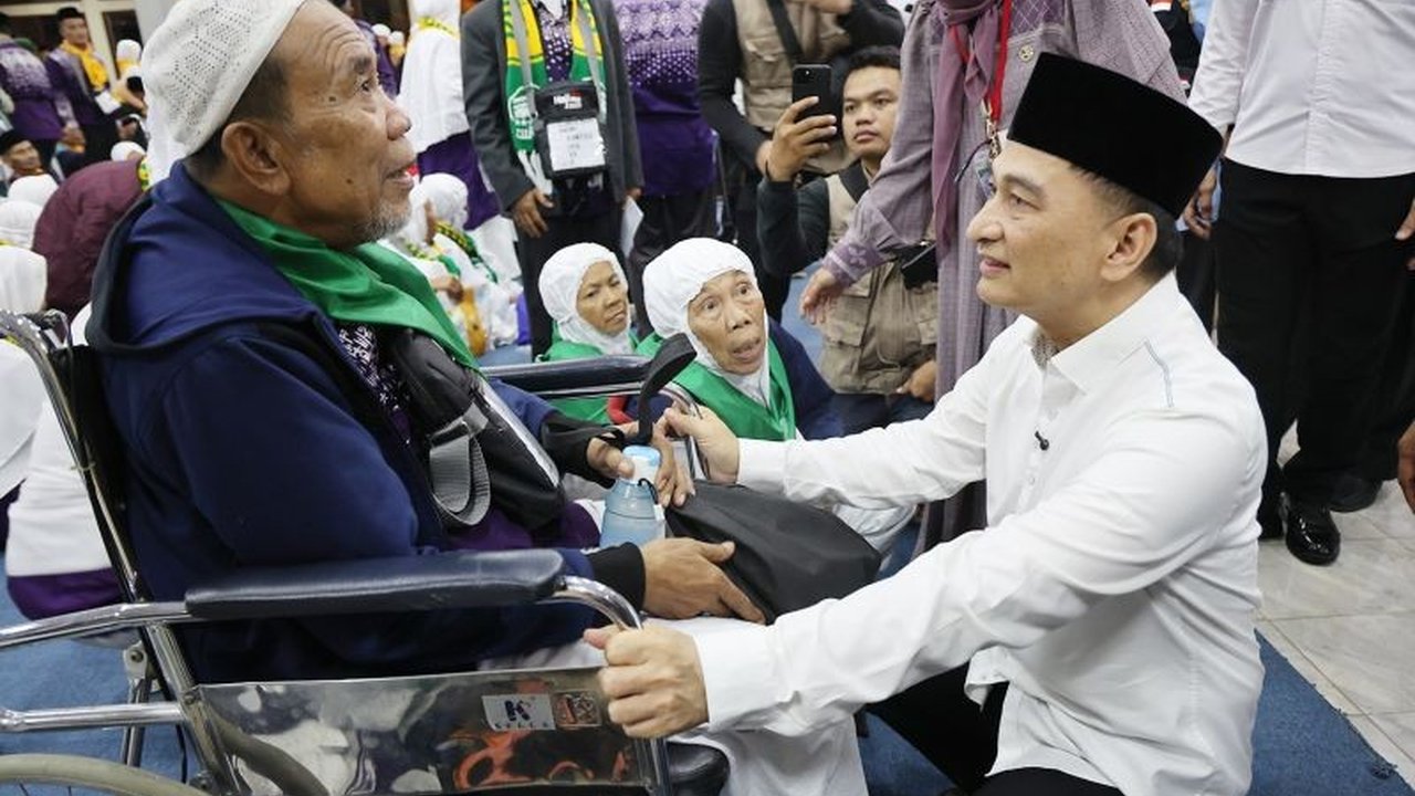 Wakil Gubernur Banten berpesan kepada 393 jamaah haji Kloter 33 asal Pandeglang untuk fokus beribadah dan bersabar menghadapi berbagai tantangan selama di Tanah Suci.