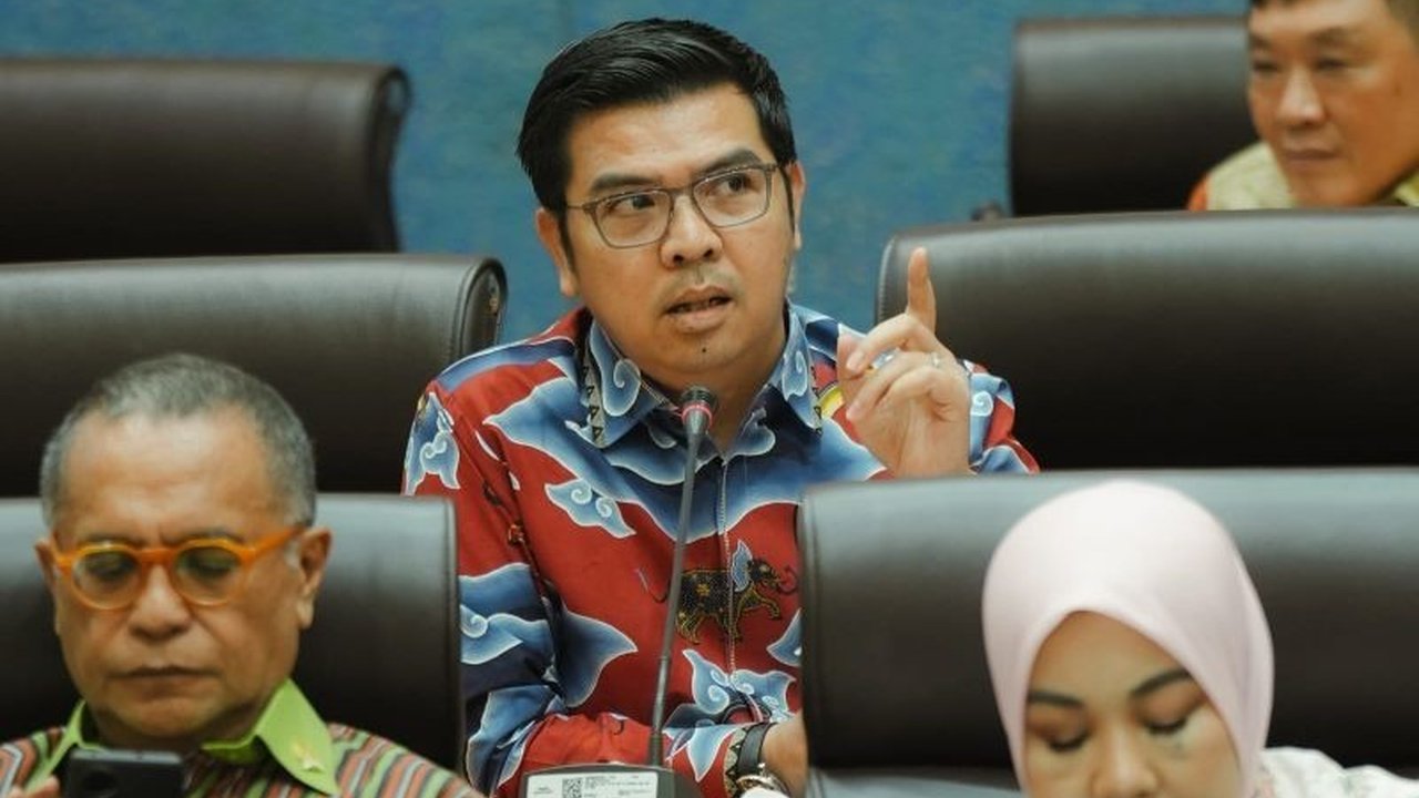 Anggota DPR RI mengingatkan pemerintah untuk segera memperbaiki tata kelola Geopark Kaldera Toba agar statusnya di UNESCO Global Geopark tak dicabut.