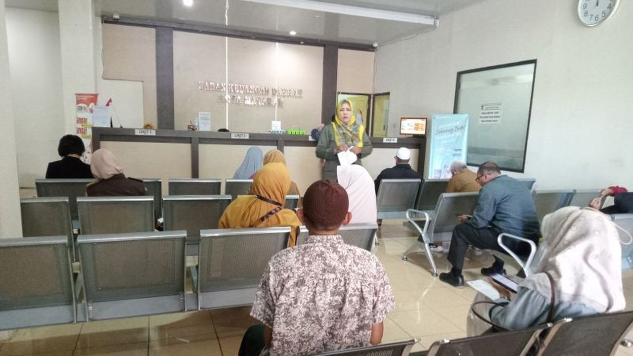 Badan Keuangan Daerah (BKD) Kota Mataram menargetkan penerimaan pajak bumi dan bangunan (PBB) sebesar Rp29 miliar dan mulai mendistribusikan 96 ribu lebih Surat Pemberitahuan Pajak (SPT) kepada wajib pajak.