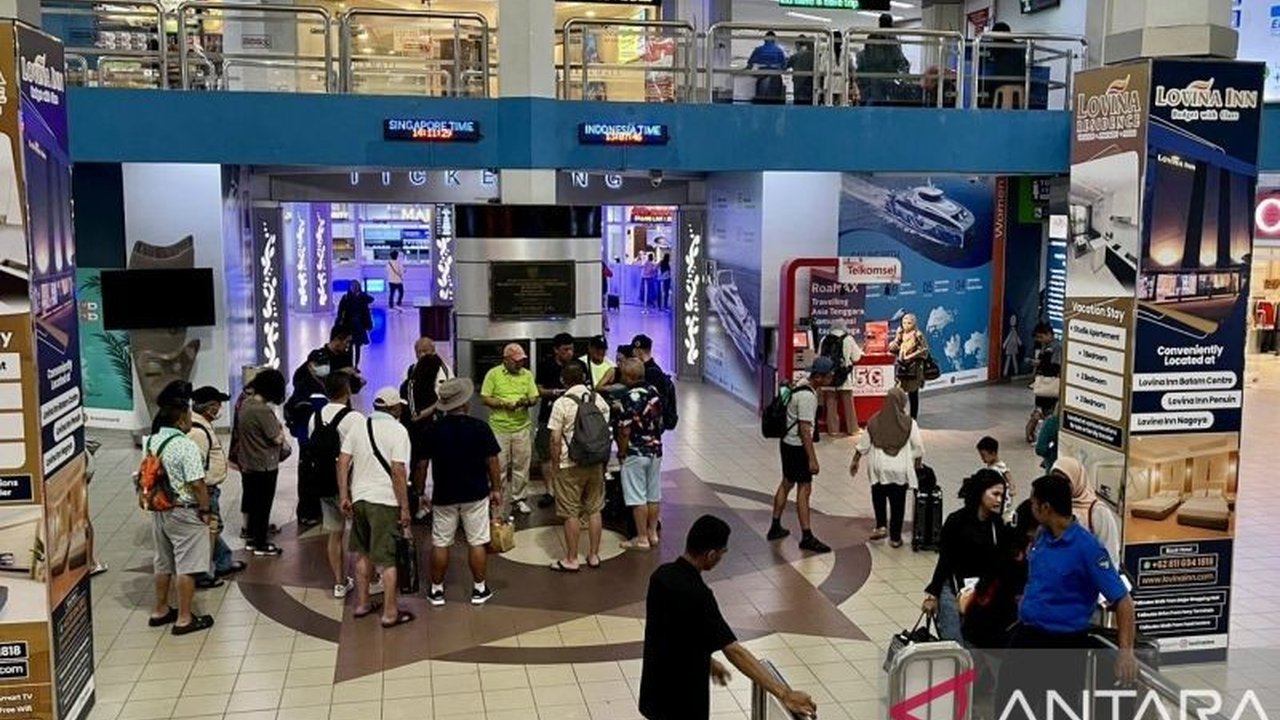 Lonjakan penumpang di Terminal Feri Internasional Batam Centre selama libur Waisak 2025 membuat pengelola menambah sembilan kapal untuk melayani rute Singapura dan Malaysia.