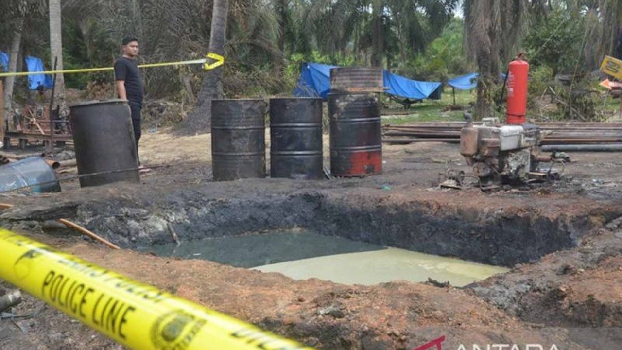 Pemerintah Kabupaten Aceh Timur melalui BUMD PT Aceh Timur Energi (ATEM) berupaya melegalkan sumur minyak rakyat untuk meningkatkan kesejahteraan masyarakat dan tata kelola migas.