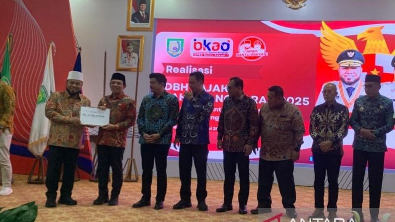 Pemkot Bengkulu menerima dana bagi hasil (DBH) tahun anggaran 2024 sebesar Rp33,95 miliar dari Pemprov Bengkulu, yang akan digunakan untuk program BPJS kesehatan gratis, pembangunan jalan, dan infrastruktur lainnya.