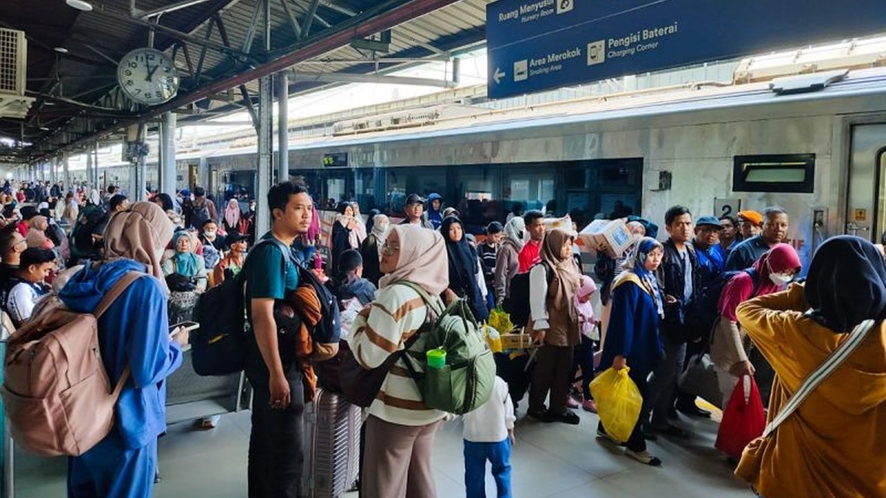 Okupansi KA Tembus 104 Persen! Libur Waisak 2025 Dorong Peningkatan Moda Transportasi Kereta Api