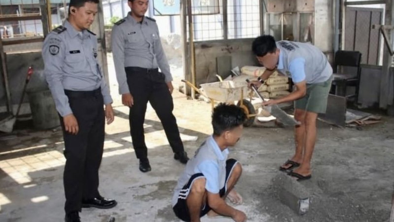 Lembaga Pemasyarakatan (Lapas) Kelas IIA Banjarmasin meluncurkan program pembinaan kemandirian bagi warga binaan dengan pelatihan produksi batako, guna bekal keterampilan dan usaha setelah bebas.