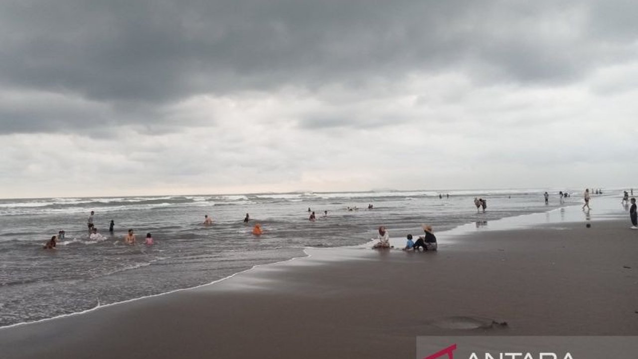 Selama libur panjang Waisak 2025, Kabupaten Bantul, Yogyakarta, dibanjiri 43.226 wisatawan yang menghasilkan pendapatan asli daerah (PAD) mencapai Rp626,7 juta.