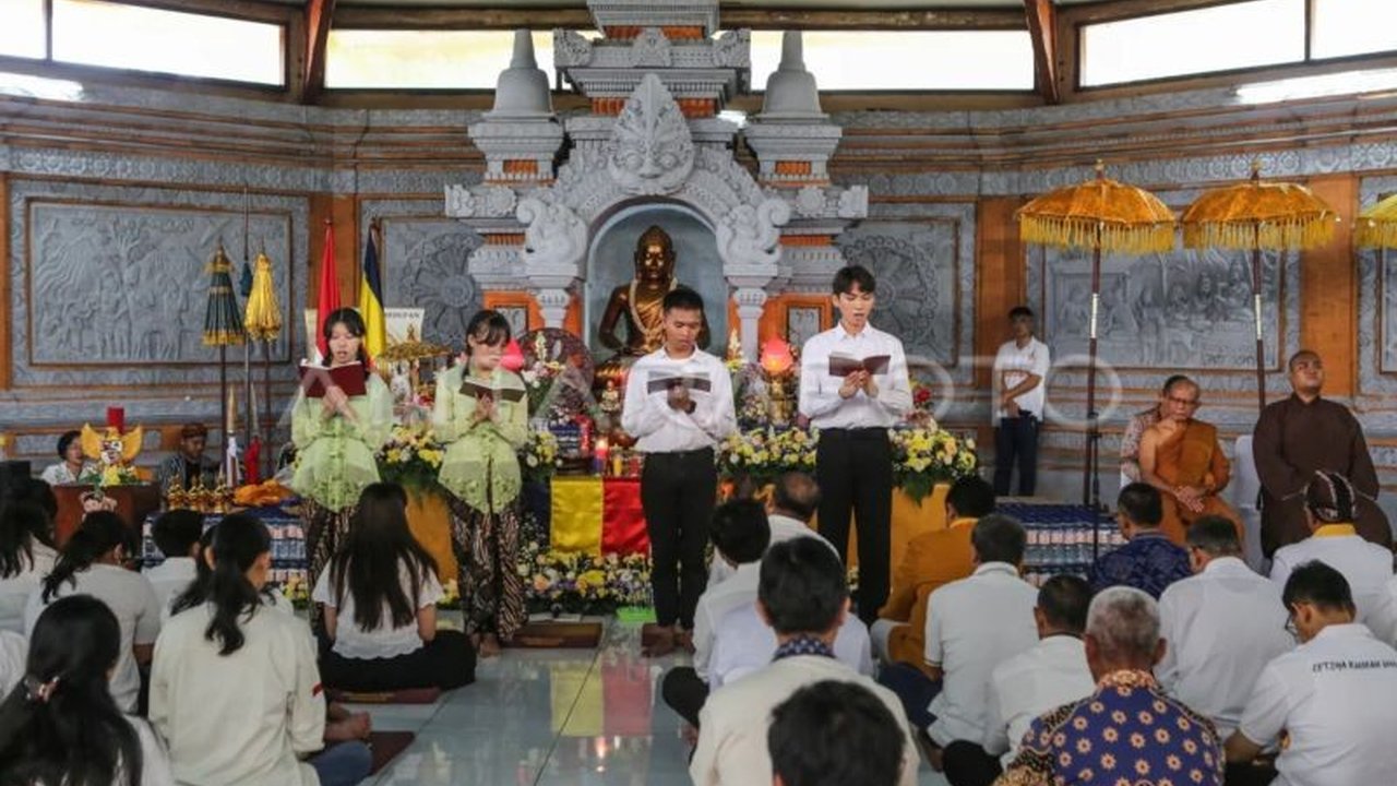 TMII dipadati 22 ribu pengunjung selama libur Waisak 2025,  terdongkrak oleh berbagai pertunjukan menarik seperti Tari Kecak dan Dancing Fountain Tirta Cerita.