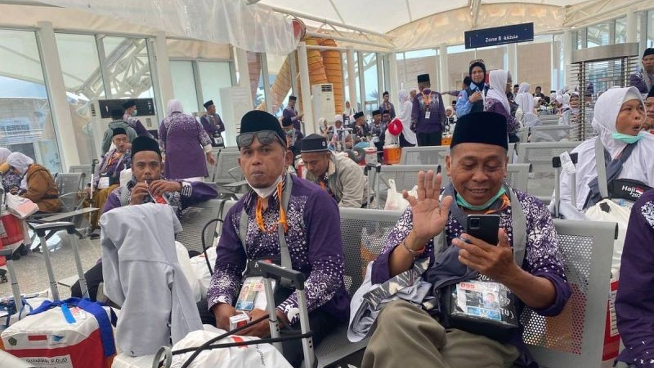 Prof. Aswadi Syuhada menjelaskan makna shalat Arbain bagi jamaah haji Indonesia di Madinah, menekankan pentingnya ibadah selain 40 shalat di Masjid Nabawi dan adaptasi terhadap perubahan regulasi di Arab Saudi.