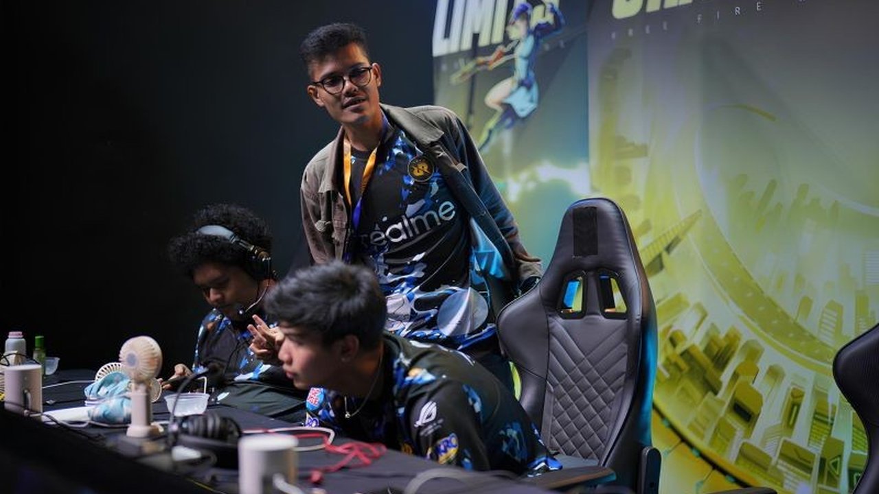 Tim esports Indonesia, RRQ Kazu dan EVOS Divine, berjaya di pekan ketiga FFWS SEA 2025 Spring, mengamankan posisi puncak dan ketiga, membuka peluang besar menuju Grand Finals.