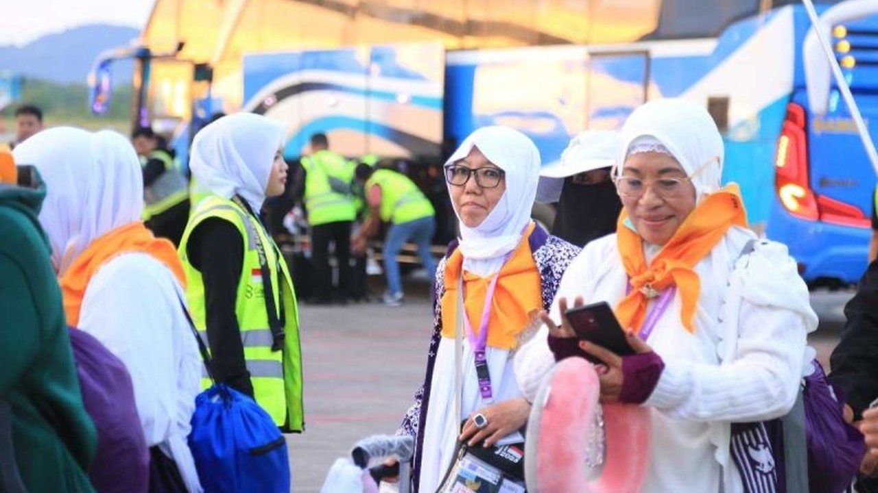 Sebanyak 393 calon haji dari Sulawesi Selatan dan Sulawesi Barat diberangkatkan ke Makkah, dengan pesan agar menjaga kesehatan, kekompakan, dan menghindari keluhan di media sosial.