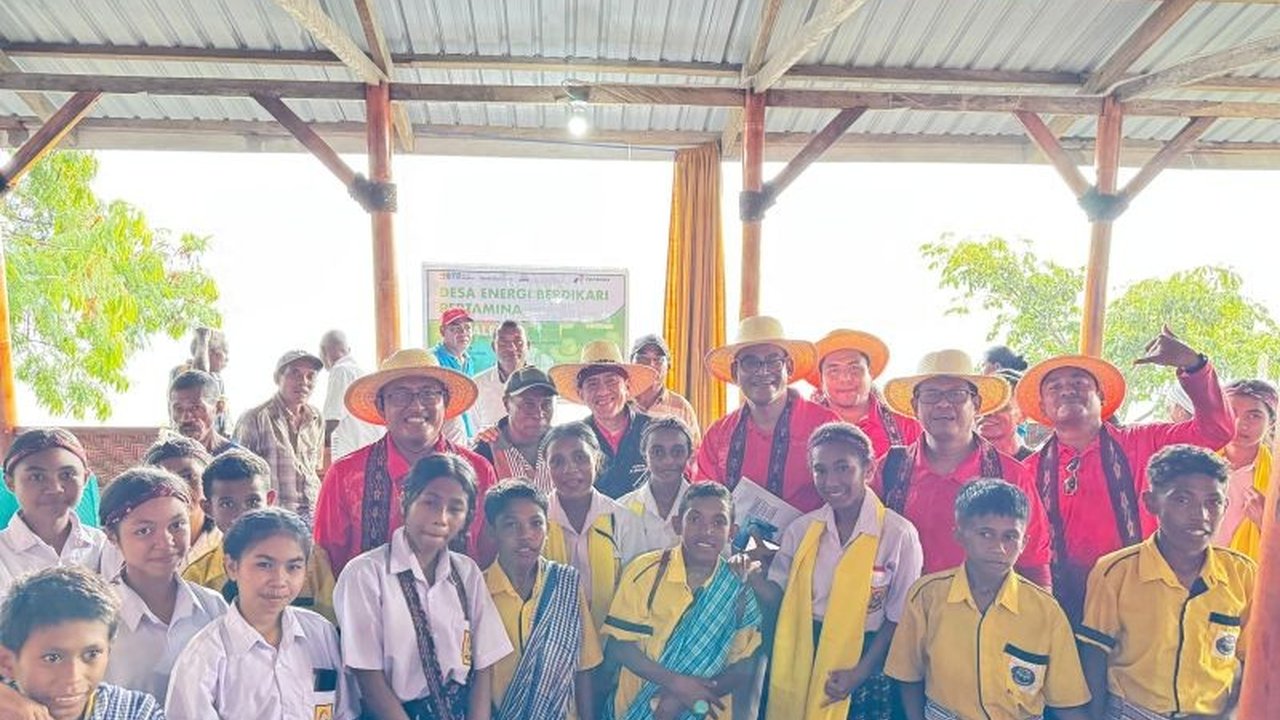Pertamina membangun Ruang Kolaborasi di Desa Lamalera, NTT, untuk memberdayakan warga melalui program sekolah adat, pelatihan ekonomi, dan energi terbarukan, menjaga tradisi sekaligus meningkatkan kesejahteraan.