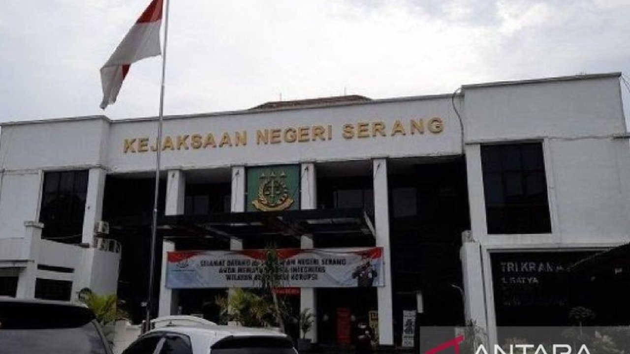Kejari Serang masih menunggu arahan Kejagung terkait implementasi Surat Telegram Nomor ST/1192/2025 tentang pengamanan kantor Kejari oleh TNI, meskipun koordinasi dengan Kodim 0602/Serang telah sering dilakukan.