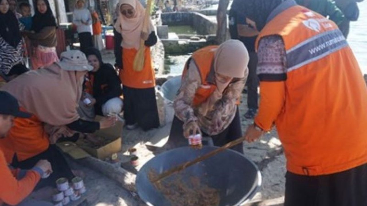 Warga Pulau Barrang Caddi Sambut Antusias Ekspedisi Superqurban Rumah Zakat
