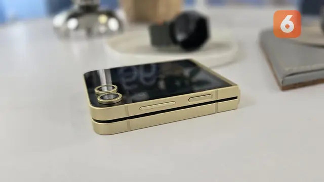 Penampakan Galaxy Z Flip 6 yang dirilis Samsung di Paris, Prancis. (Liputan6.com/ Agustin Setyo Wardani)