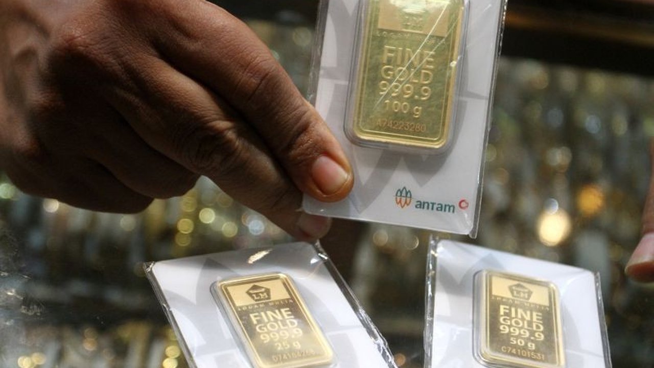 Harga emas batangan Antam, UBS, dan Galeri24 di Pegadaian mengalami penurunan signifikan hingga Rp22.000 per gram pada Rabu, 14 Mei 2023.