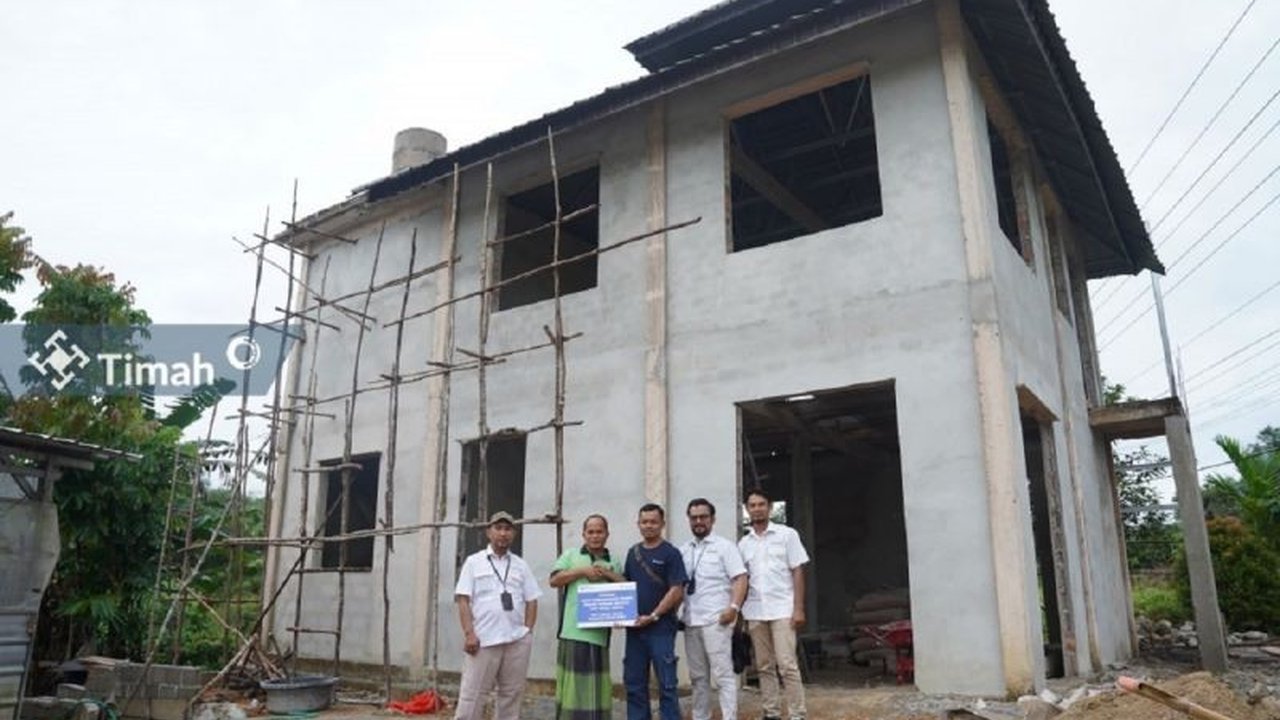 PT Timah Tbk menunjukkan komitmennya terhadap pembangunan sosial inklusif dengan memberikan bantuan renovasi dan fasilitas kepada puluhan rumah ibadah lintas agama di wilayah operasionalnya.
