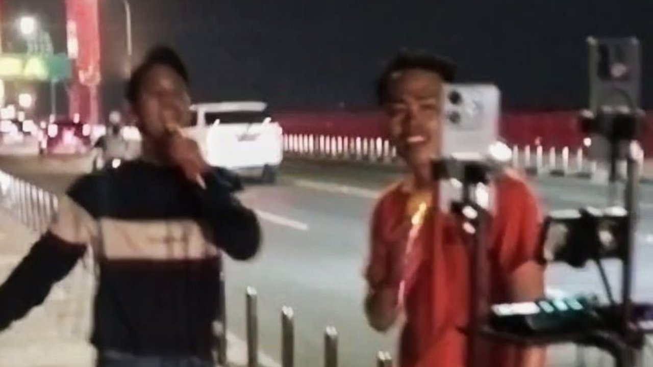 Pemkot Palembang melarang live streaming di Jembatan Ampera karena mengganggu ketertiban umum dan keselamatan, meskipun tetap mendukung kreativitas konten kreator.