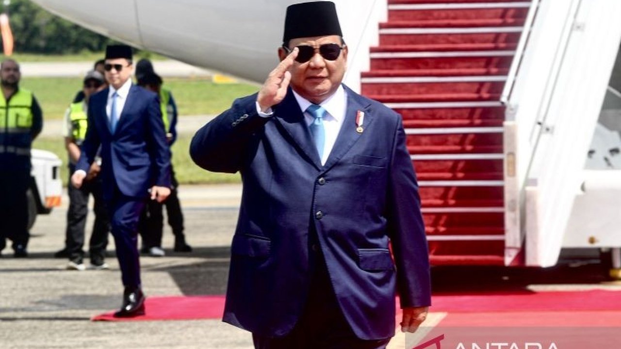Presiden Prabowo Subianto tiba di Brunei Darussalam, disambut upacara kenegaraan, bertemu Sultan Hassanal Bolkiah, dan menerima anugerah tertinggi negara Brunei.