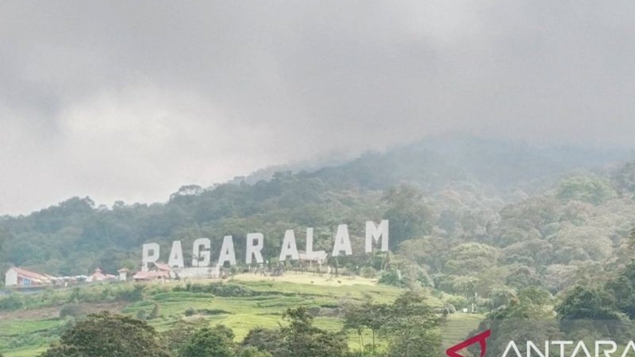 Setelah jalur pendakian dibuka kembali pada 1 Mei 2025, Gunung Dempo di Sumatera Selatan dipadati 321 pendaki, dipicu libur panjang dan Waisak.