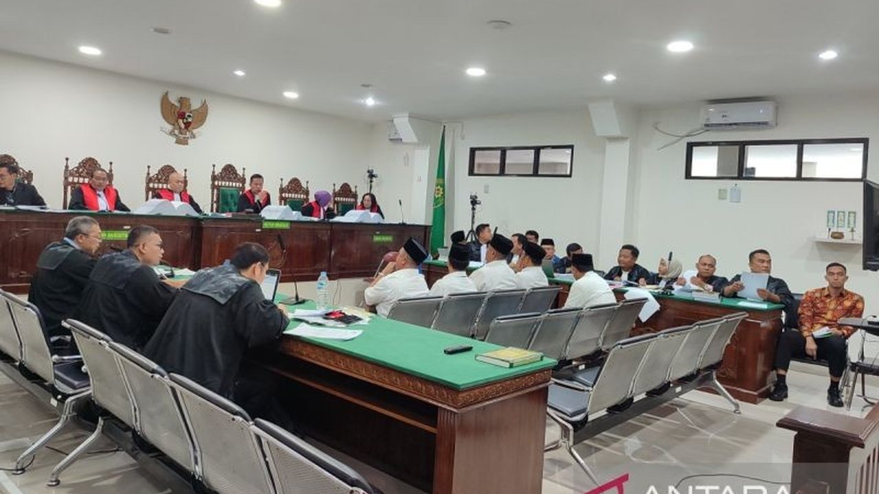 Jaksa KPK memeriksa lima kepala OPD Provinsi Bengkulu sebagai saksi dalam kasus dugaan gratifikasi mantan Gubernur Rohidin Mersyah yang mencapai Rp30,3 miliar.