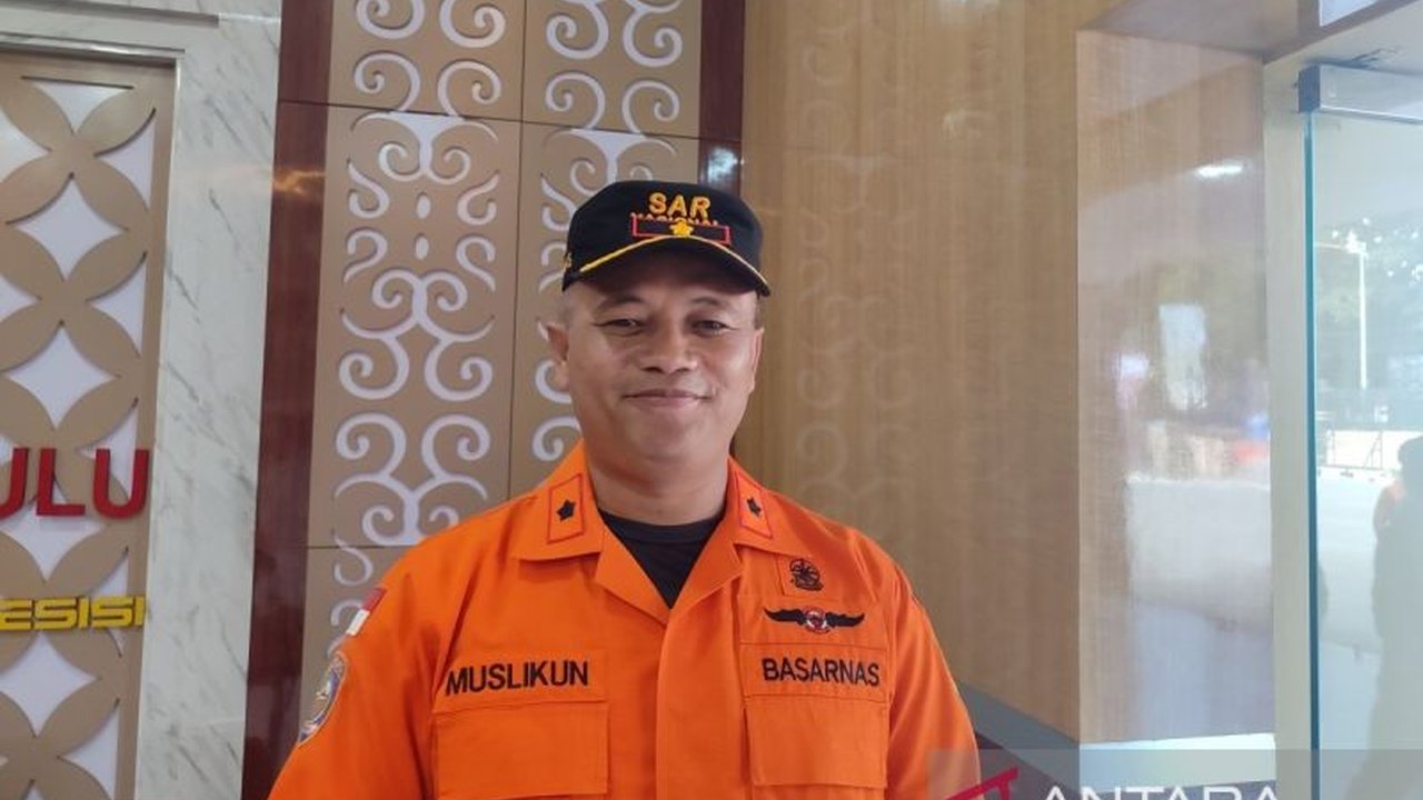 Basarnas Bengkulu mengimbau masyarakat untuk selalu waspada dan menggunakan jaket keselamatan saat beraktivitas di perairan, menyusul potensi gelombang tinggi dan cuaca buruk.