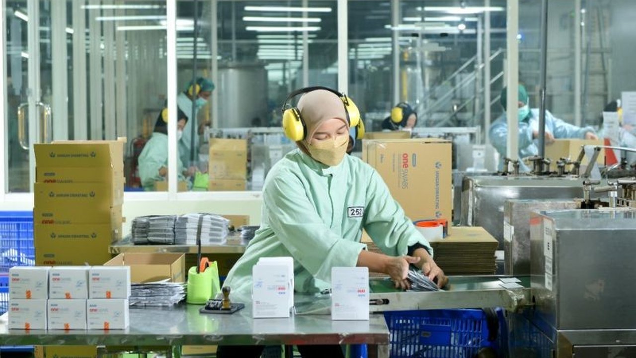 PT Jayamas Medica Industri Tbk (Omed) berhasil membukukan pendapatan Rp436,3 miliar di kuartal I-2025, meningkat dari tahun sebelumnya, dan bersiap untuk ekspansi internasional.