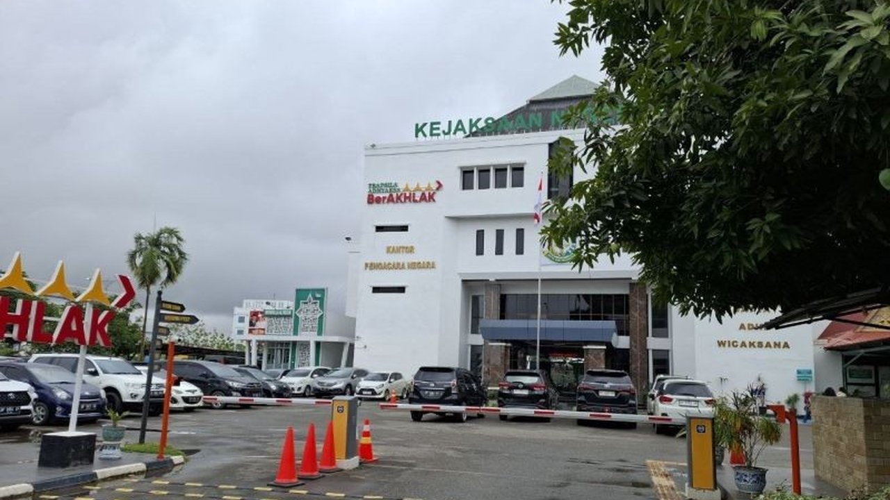 Kejaksaan Negeri Batam menunggu arahan Kejaksaan Agung terkait rencana pengamanan kantor oleh TNI, sebagai bentuk dukungan pengamanan institusi kejaksaan.