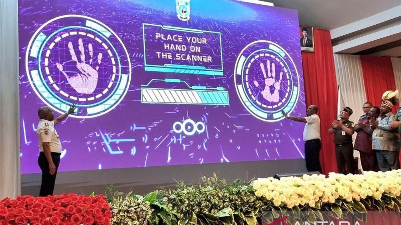 Pemerintah Provinsi Papua Barat meluncurkan Kartu Papua Barat Sehat untuk menjamin akses layanan kesehatan di luar cakupan BPJS Kesehatan, terutama bagi Orang Asli Papua kurang mampu.