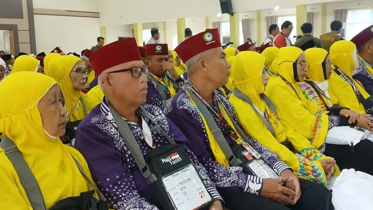 Sebanyak 267 calon haji Jambi dari kloter 13 telah diberangkatkan ke Tanah Suci melalui Bandara Sultan Thaha Jambi menuju Batam, kemudian ke Jeddah, dengan pesan agar menjaga kesehatan dan mematuhi aturan.