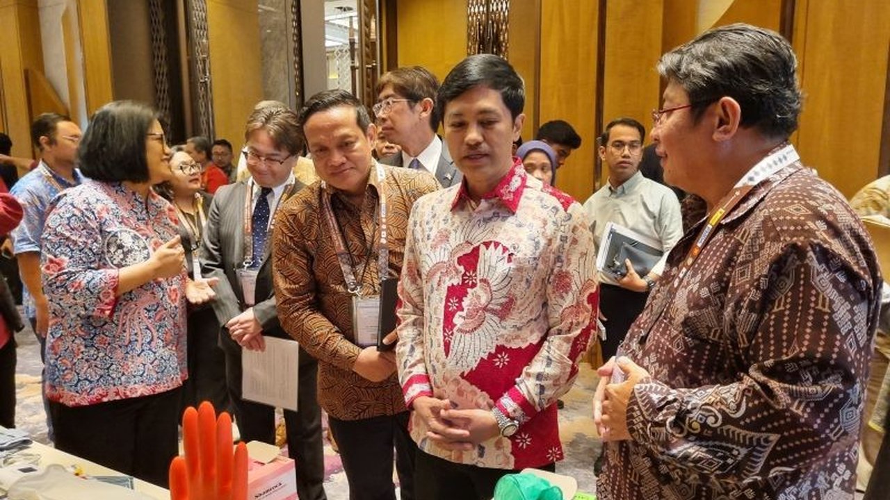 Kementerian Kesehatan tengah mengkaji wacana pelatihan dokter umum untuk melakukan operasi caesar guna mengurangi angka kematian ibu di daerah 3T, meskipun masih dalam tahap diskusi dengan kolegium.