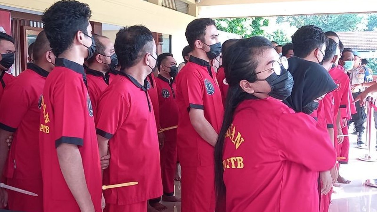 Polda NTB berhasil mengungkap 29 kasus narkoba dalam dua bulan terakhir dengan 49 tersangka dan barang bukti senilai miliaran rupiah.