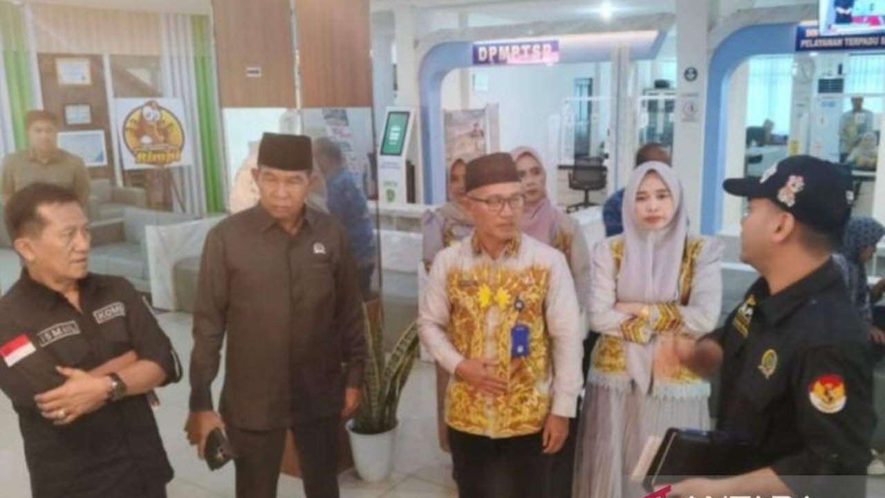 DPRD Tapin menemukan layanan Mal Pelayanan Publik (MPP) Kabupaten Tapin kurang optimal akibat sarana dan prasarana yang minim, sehingga Komisi II DPRD Tapin melakukan sidak untuk memastikannya.