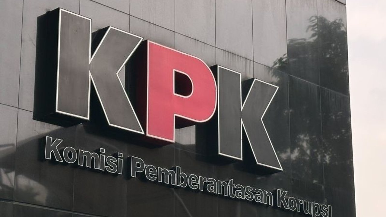 Ketua KPPU, M. Fanshurullah Asa, diperiksa KPK sebagai saksi kasus dugaan korupsi jual beli gas antara PT PGN dan PT IAE pada 2017-2021, dengan potensi kerugian negara mencapai 15 juta dolar AS.