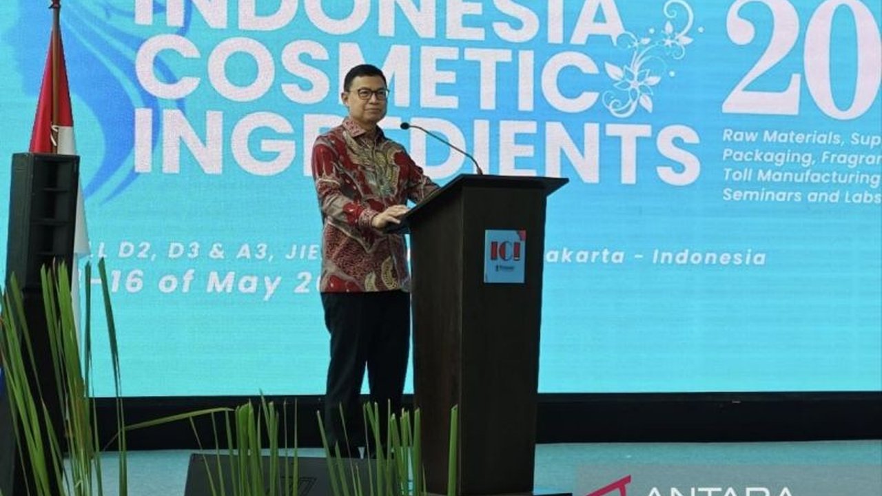Kepala BPOM, Taruna Ikrar, mengungkapkan kekayaan Indonesia akan bahan baku kosmetik alami dan mendorong hilirisasi untuk menghasilkan produk unggulan.