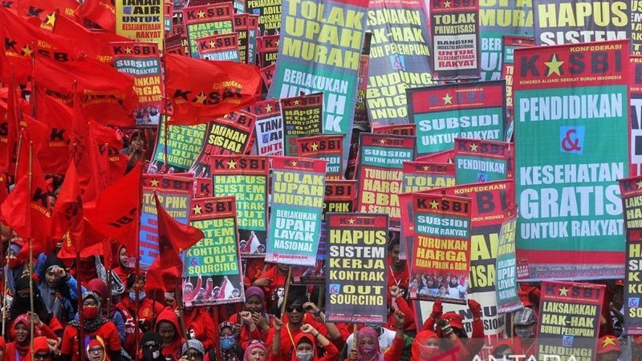 BPJS Watch mendorong pemerintah memperkuat pengawasan dan regulasi outsourcing untuk memastikan pekerja alih daya mendapatkan hak-haknya sepenuhnya, termasuk perlindungan kerja.