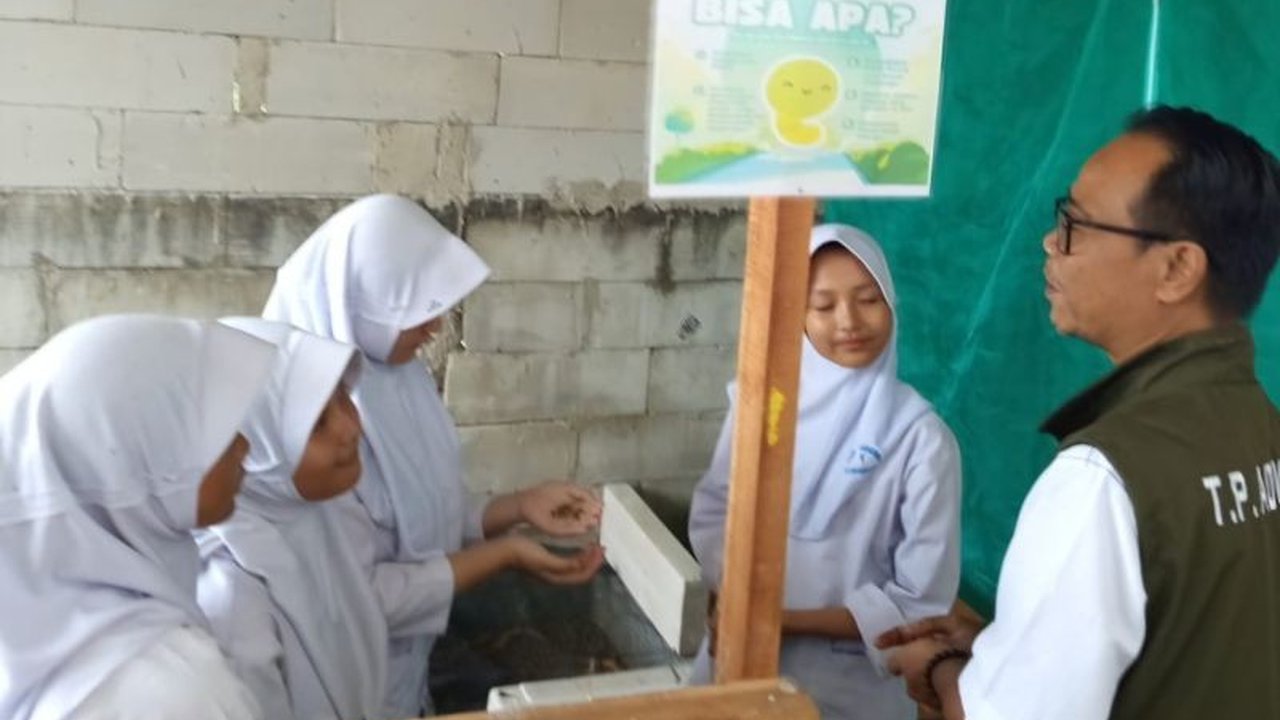 Dinas LH Kabupaten Bekasi memverifikasi 37 sekolah sebagai calon penerima penghargaan Adiwiyata 2025, menilai komitmen mereka terhadap lingkungan hidup.