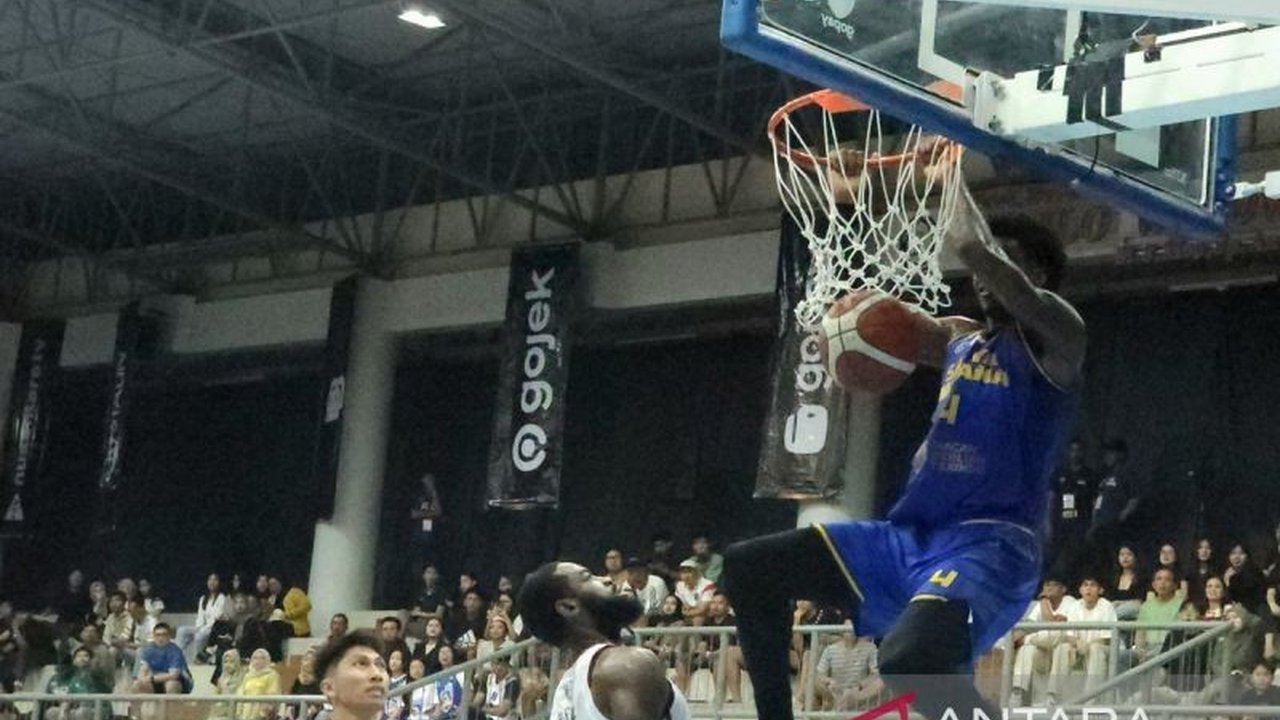 Bima Perkasa Jogja berhasil meraih kemenangan dramatis atas Satya Wacana Salatiga dengan skor 69-66 dalam pertandingan IBL 2025 di Semarang, Rabu malam.