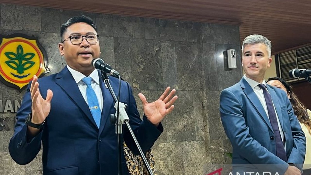 Indonesia dan Argentina tengah menjajaki peningkatan kerja sama ekonomi melalui perdagangan sapi, daging sapi, produk hortikultura, dan daging ayam olahan, dengan mempertimbangkan harga dan sertifikasi halal.