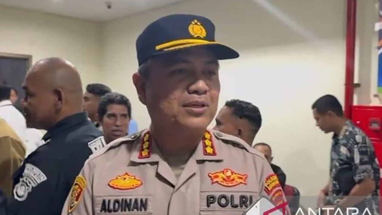 Dua tersangka pengedar uang palsu di Kupang, Nusa Tenggara Timur, terancam hukuman 15 tahun penjara setelah ditangkap di Rote Ndao dan ditemukan barang bukti berupa uang palsu senilai Rp16 juta.