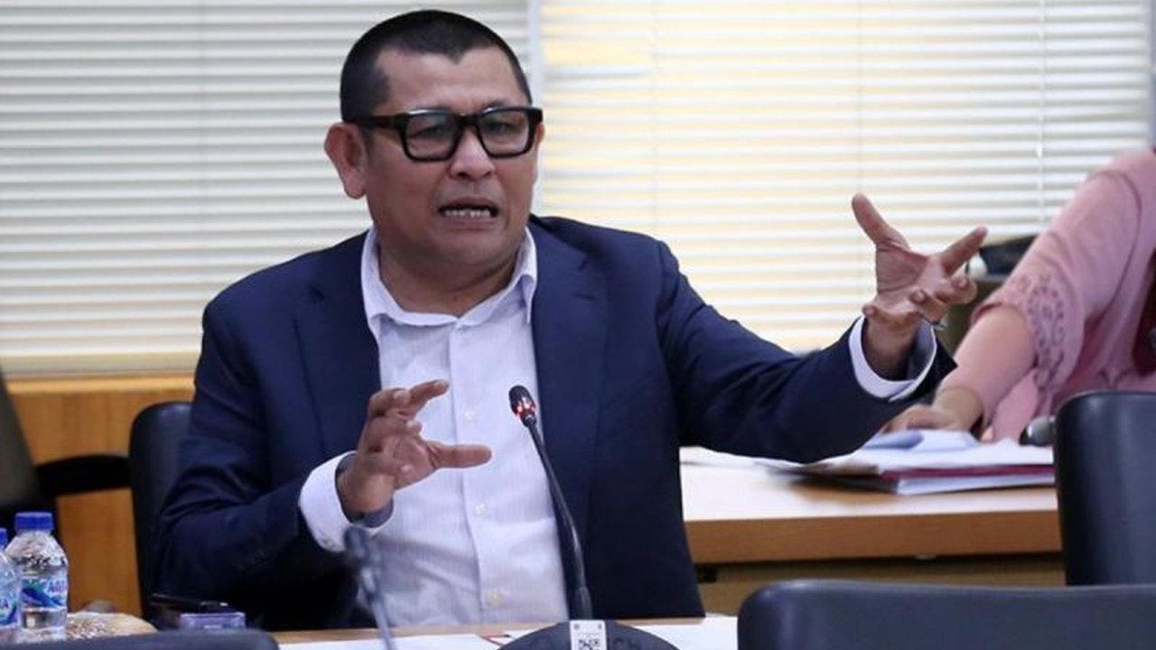 Anggota DPRD DKI Jakarta, Lukmanul Hakim, tegas menolak wacana pembukaan kasino sebagai alternatif pendapatan negara, menyebut usulan tersebut tidak bermartabat dan merusak tatanan sosial.