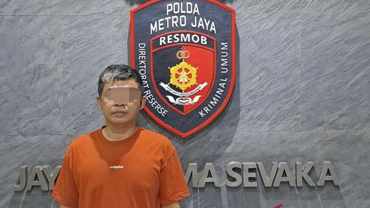 Polda Metro Jaya menangkap oknum ormas PP (44) yang mengintimidasi kepala keamanan Pasar Induk Kramat Jati di kontrakannya, dini hari tadi, dan terancam pasal 335 KUHP.