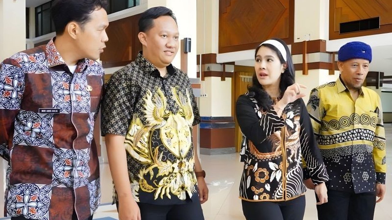 Wakil Menteri Dukbangga mendorong pemerintah daerah segera menyusun Grand Design Pembangunan Kependudukan (GDPK) guna mengendalikan masalah kependudukan yang terus meningkat, termasuk dampak urbanisasi.