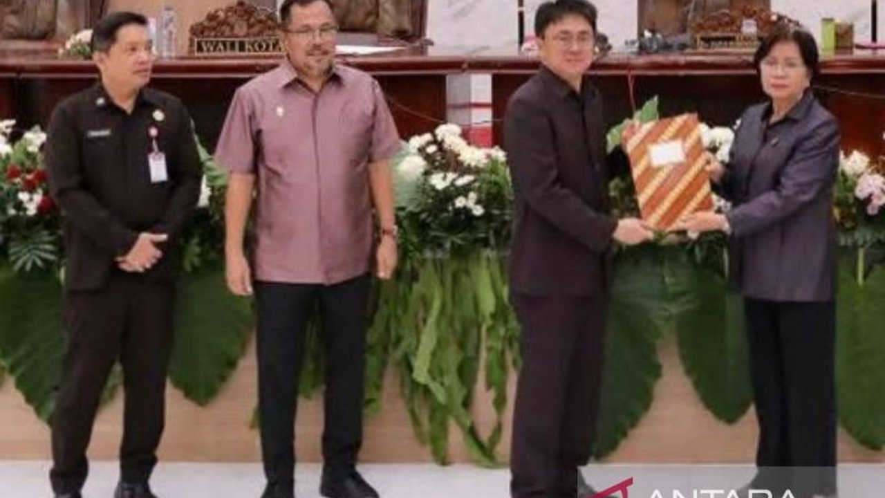 Wali Kota Manado Andrei Angouw tekankan pentingnya sinergitas eksekutif-legislatif untuk kemajuan Kota Manado dan kesejahteraan masyarakat, ditandai dengan penandatanganan Nota Kesepakatan RPJMD 2025-2029.